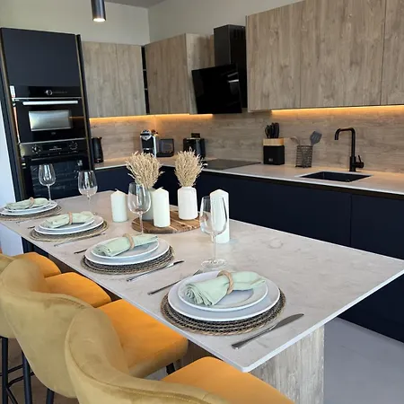 East Parade Collection, Opaz House Flat 3 *
