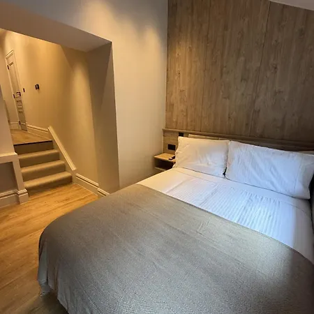 East Parade Collection, Opaz House Flat 3