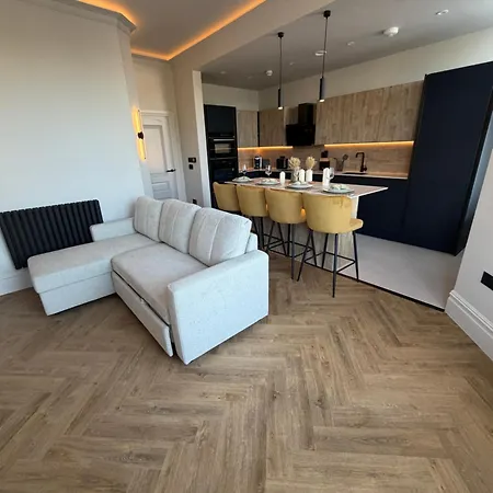 East Parade Collection, Opaz House Flat 3 *