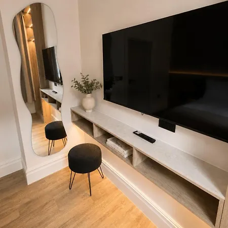 East Parade Collection, Opaz House Flat 3 *