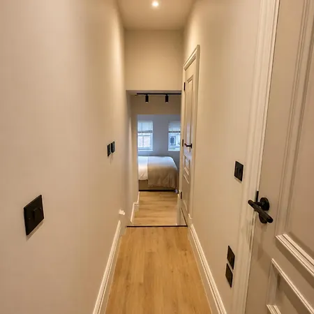 East Parade Collection, Opaz House Flat 3 Apartment