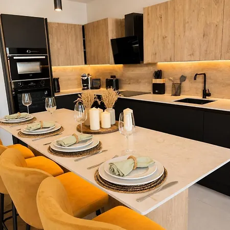 East Parade Collection, Opaz House Flat 3 Apartment